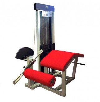 Posilovací stroj - zakopávání v leže