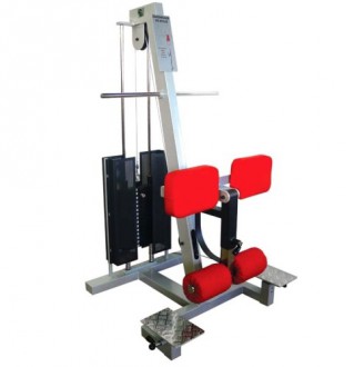 Posilovací stroj - zakopávání ve stoje