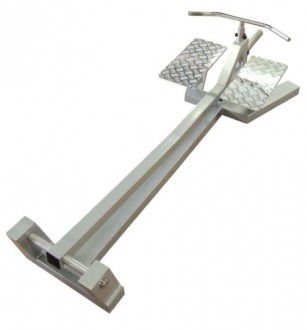 Posilovací stroj - veslování ve stoje