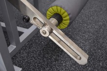 Posilovací stroj - zakopávání v leže Deluxe