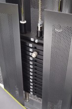 Posilovací stroj - zakopávání v leže Deluxe